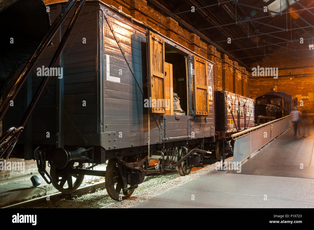 Vintage carro merci presso il Museo nazionale delle ferrovie, città di York, nello Yorkshire, Inghilterra, Regno Unito Foto Stock