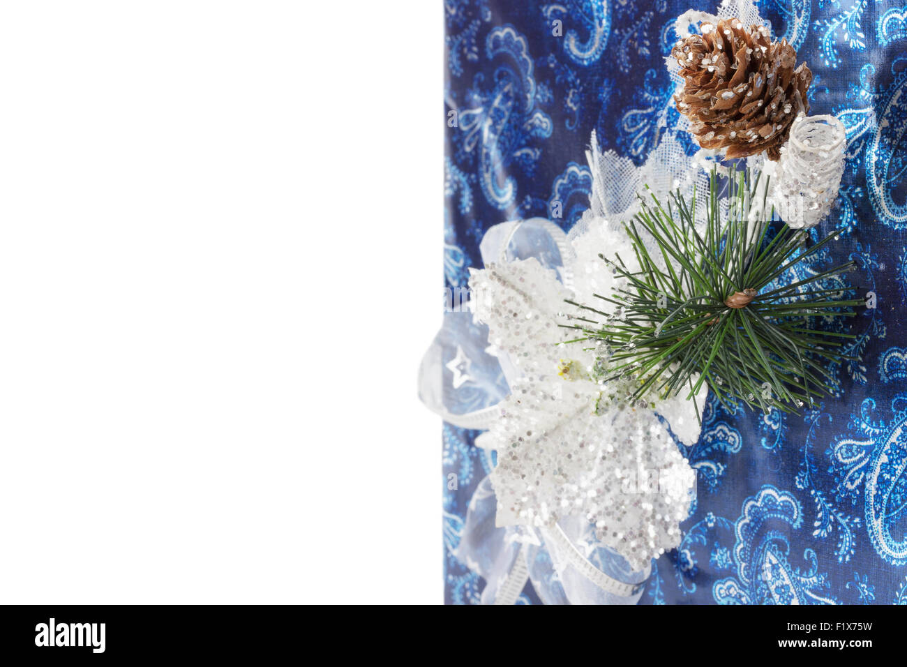 Blu di Natale biglietto di auguri su uno sfondo bianco. Foto Stock