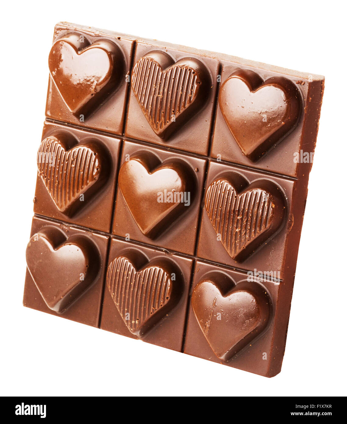 Cioccolato con cuori isolati su uno sfondo bianco. Foto Stock