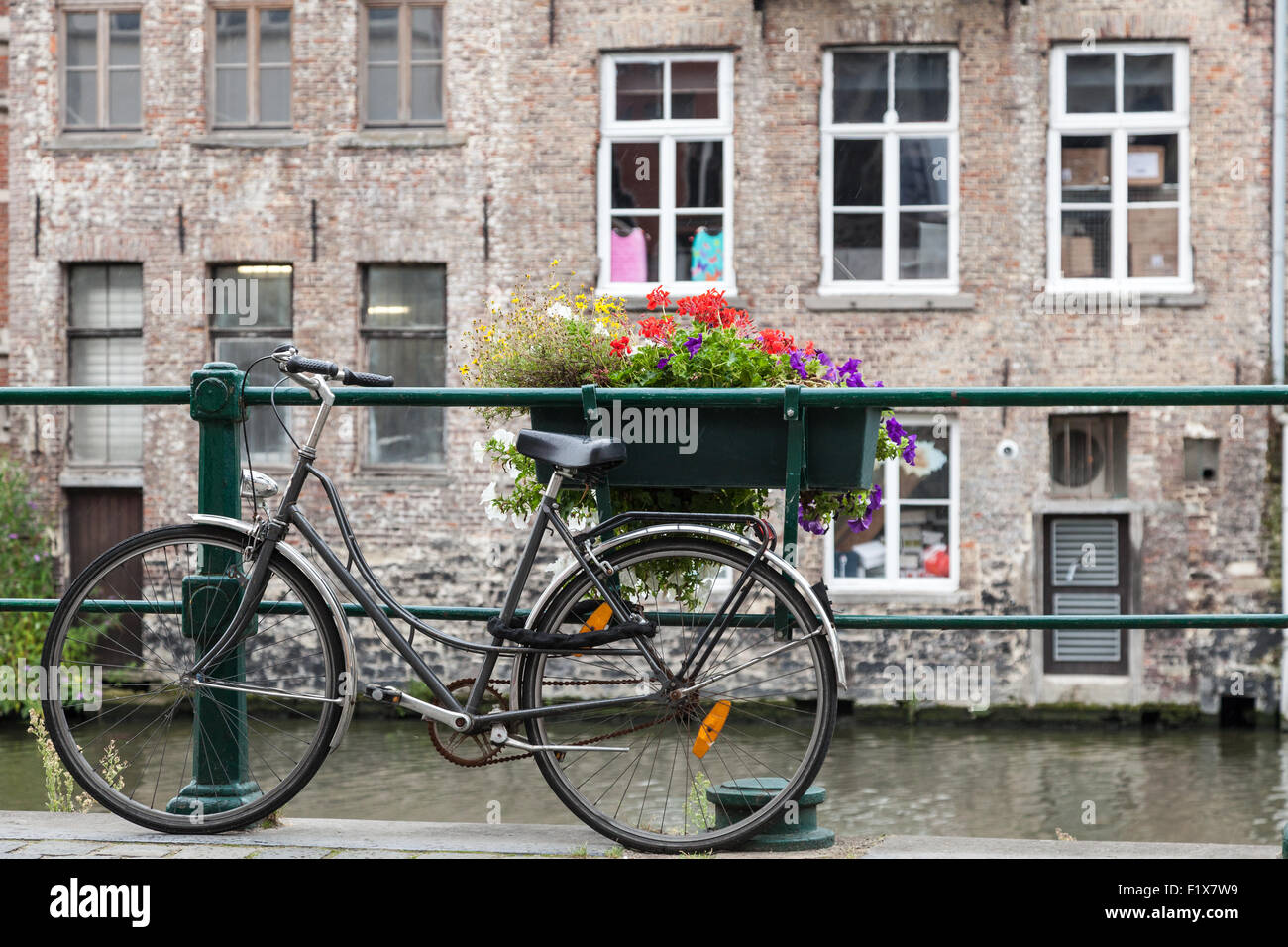 In bicicletta in Gand, Belgio Foto Stock