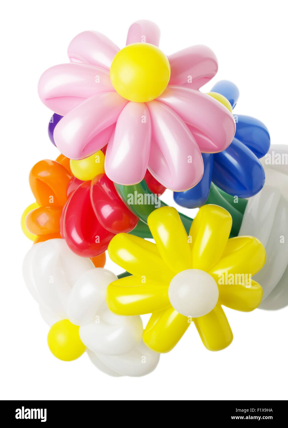 Bouquet con palloncino di coloratissimi fiori su uno sfondo bianco. Foto Stock