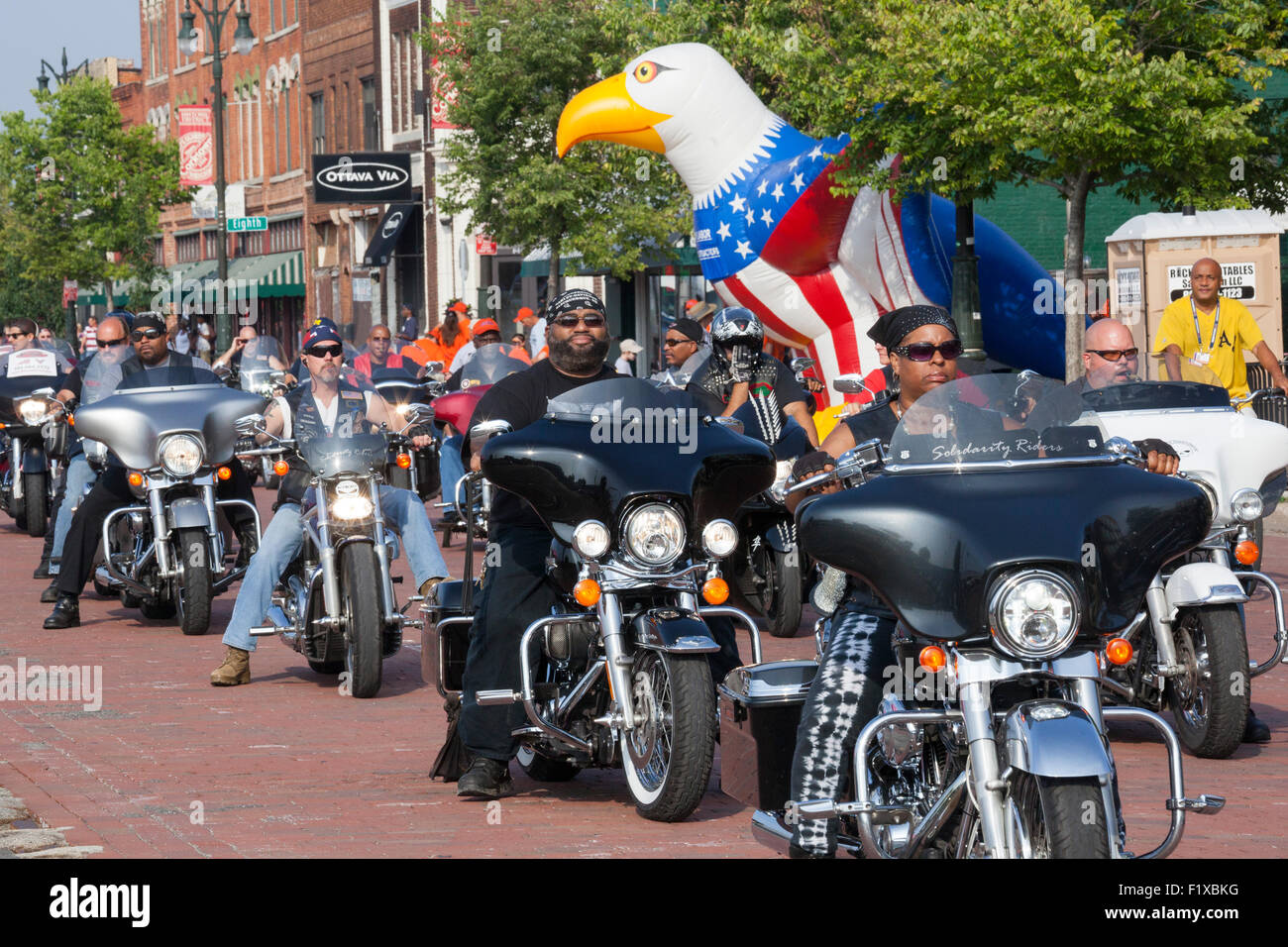 Detroit, Michigan - La solidarietà dei piloti, un gruppo di lavoratori auto, con le loro moto in parata del giorno del lavoro. Foto Stock