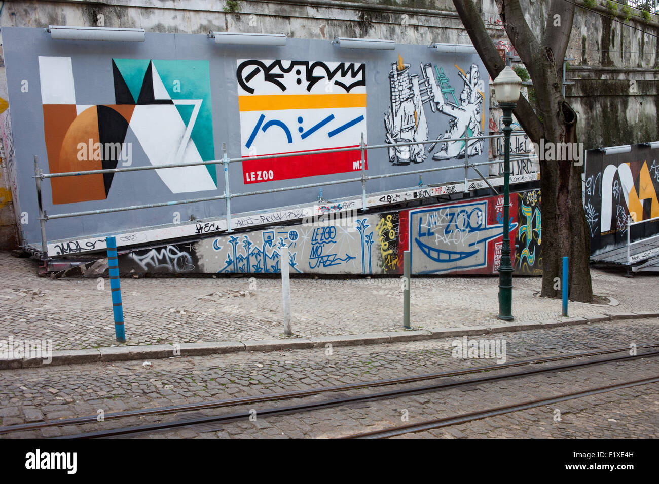 Il Portogallo, Lisbona, murale, graffiti, città urban street art - Galeria de Arte Urbana Foto Stock