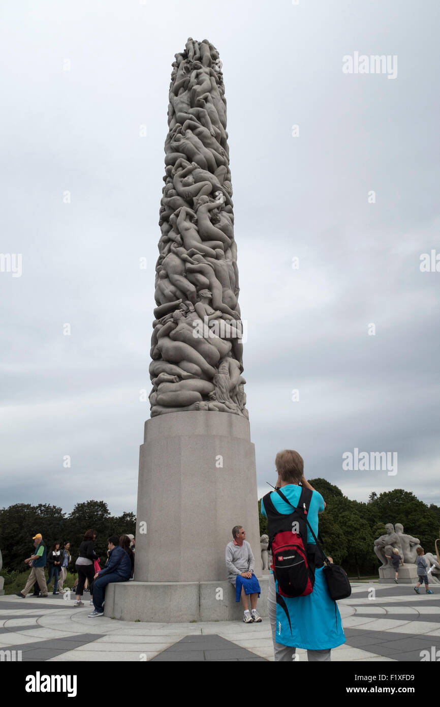 La colonna di Monolith dello scultore norvegese Gustav Vigeland al Frogner Park di Oslo, Norvegia Foto Stock