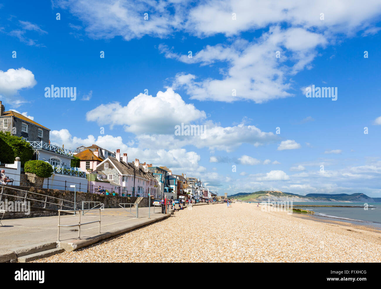 La spiaggia cittadina e Marine Parade, Lyme Regis, Lyme Bay, Jurassic Coast, Dorset, England, Regno Unito Foto Stock