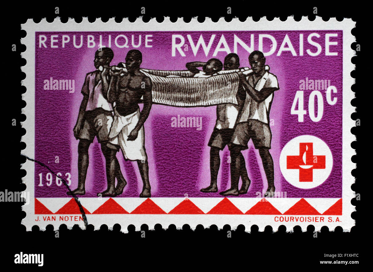 Timbro stampato in Ruanda è dedicato al centenario della Croce Rossa Internazionale, circa 1963 Foto Stock