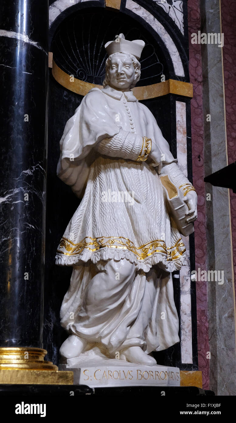 San Carlo Borromeo, altare nella chiesa francescana di Annunciazione di Ljubljana, Slovenia Foto Stock