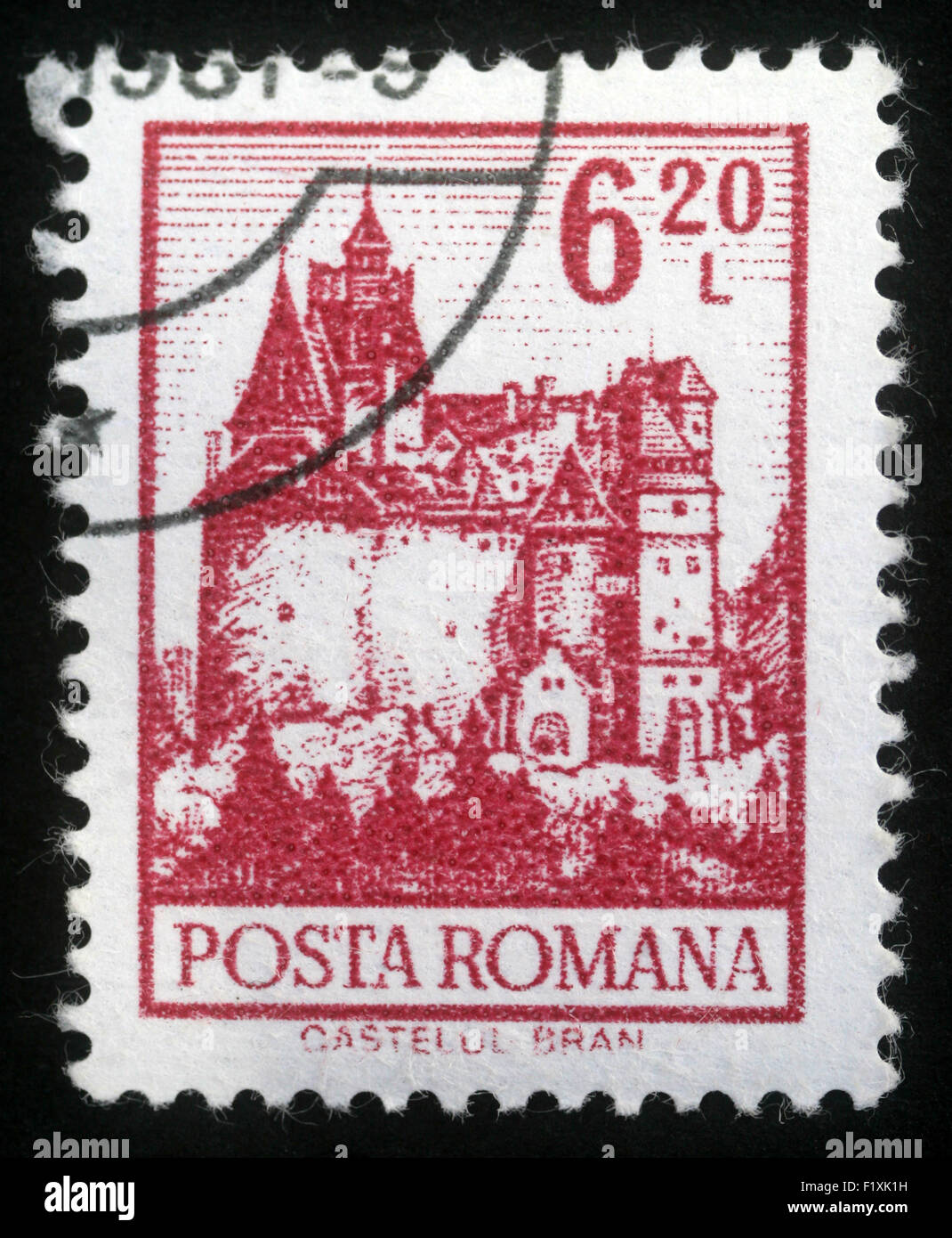 Timbro stampato in Romania dal 'Definitives ho - Edifici' mostra Castello di Dracula, circa 1972. Foto Stock