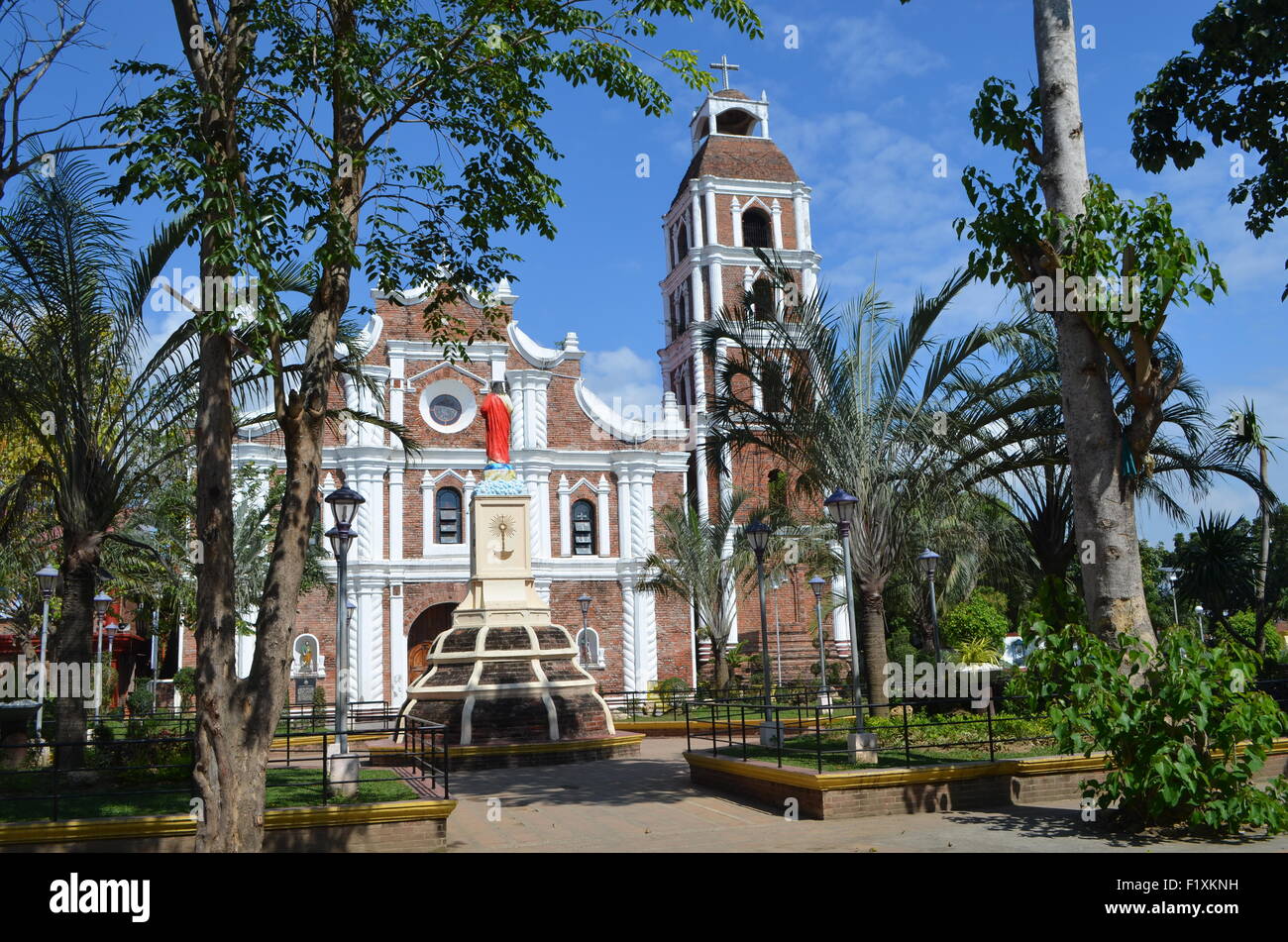 San:Peters Cattedrale Metropolitana, o Tuguegarao cattedrale, Cagayan, Filippine, fondata nel 1604 dai frati domenicani. Foto Stock