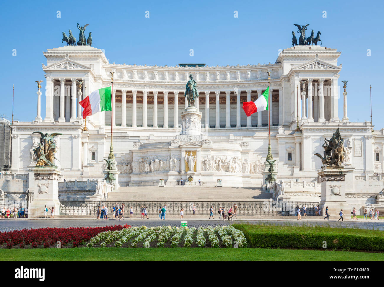 La facciata anteriore della Vittorio Emanuele II monumento Piazza Venezia Roma Roma Lazio Italia Europa UE Foto Stock