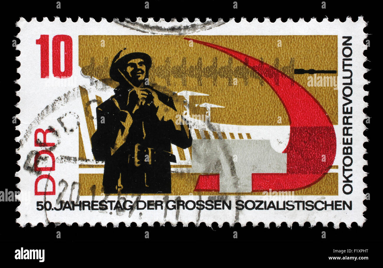 Timbro stampato nella RDT mostra cinquantesimo anniversario della Federazione Rivoluzione di ottobre, circa 1967 Foto Stock