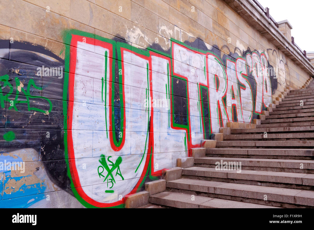 Ultras russo - graffiti promuovendo la violenta i tifosi di calcio in Russia, Kazan, Tatarstan Foto Stock