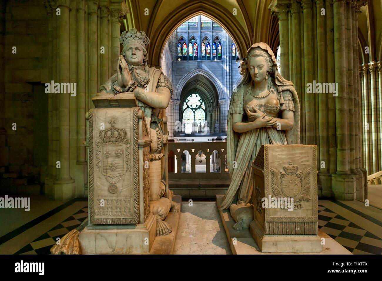 Francia, Seine Saint Denis, Saint Denis, la Basilica di Saint Denis, pregando statue di Louis XVI e Marie Antoinette Foto Stock