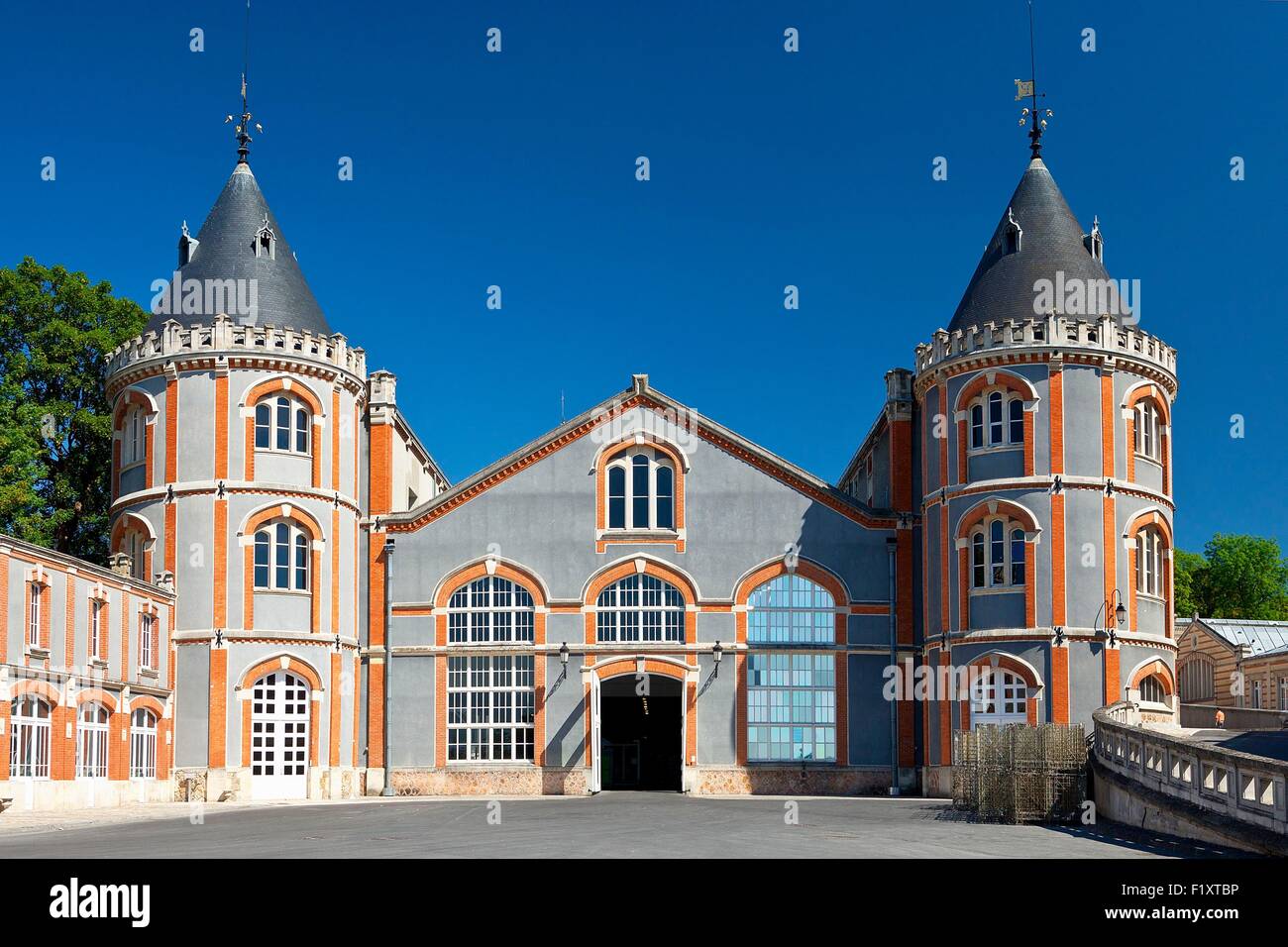 Francia, Marne, Reims, Station Wagon in stile Tudor architettura presso la sede di Champagne Pommery Foto Stock