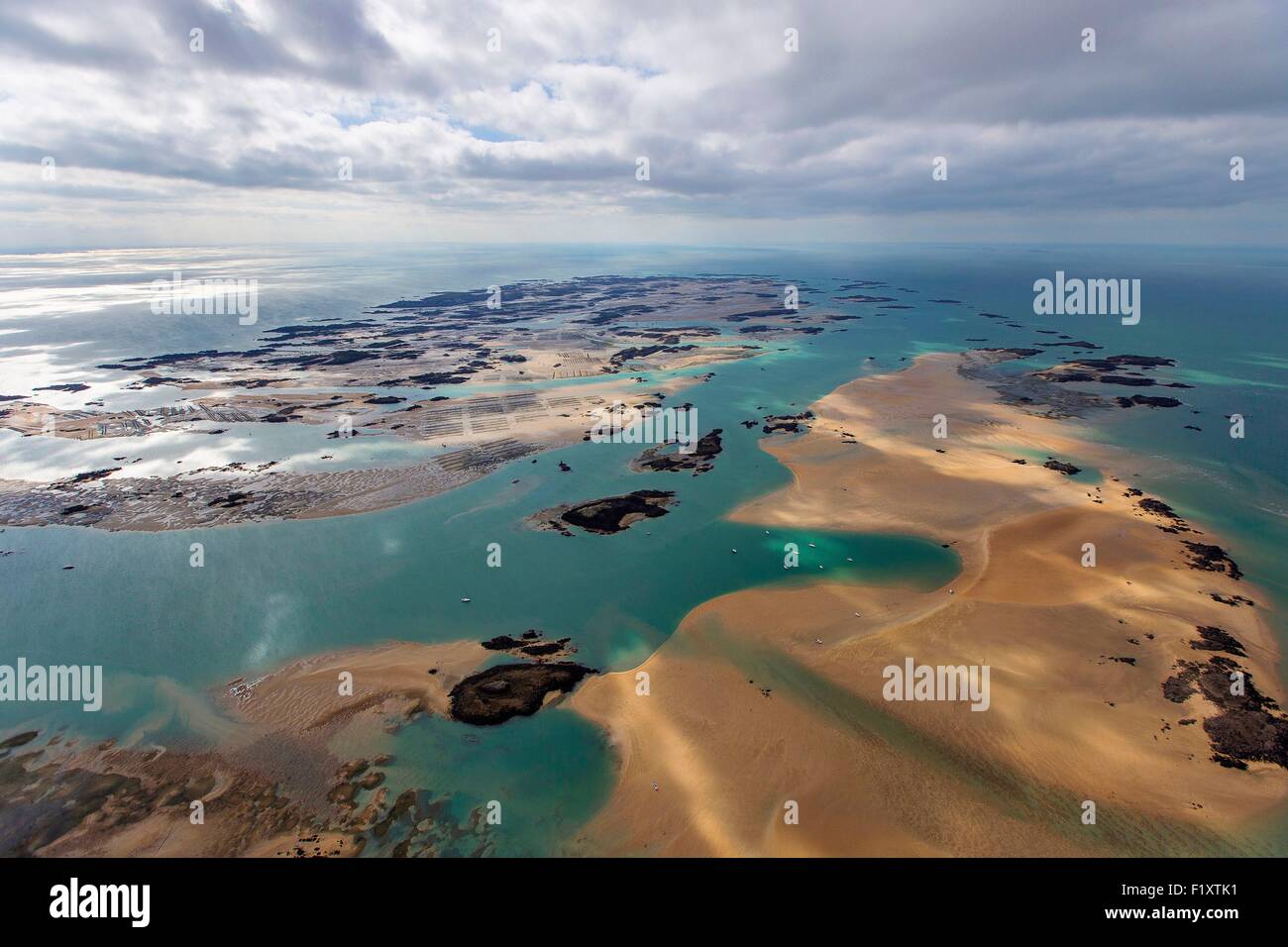 Francia, Manche, isole Chausey, la marea di primavera del 21 marzo 2015 (vista aerea) Foto Stock