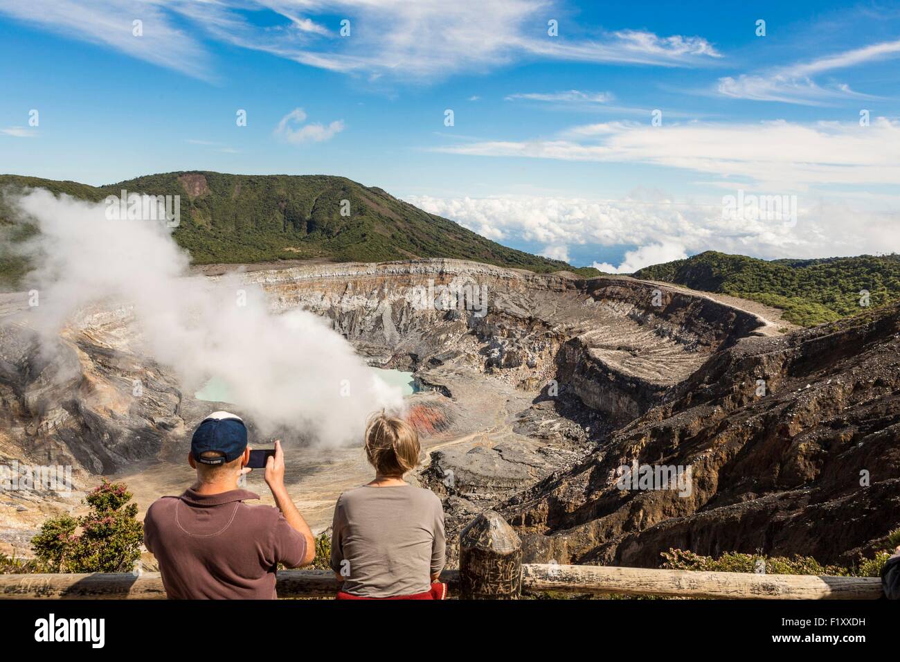 Costa Rica, provincia di Alajuela, il Parco Nazionale del Vulcano Poas, il cratere del vulcano Poas Foto Stock