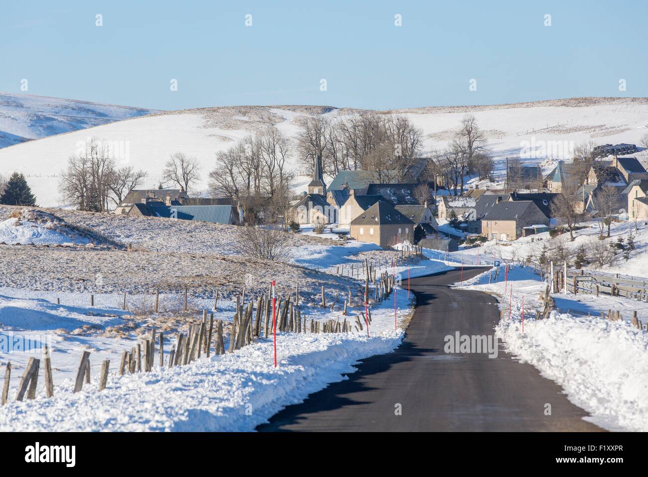 Francia, Puy de Dome, la Godivelle village, l'altopiano di Cezallier paesaggio, Parc naturel regional des Volcans d'Auvergne (Riserva Naturale Regionale dei Vulcani della Auvergne) Foto Stock