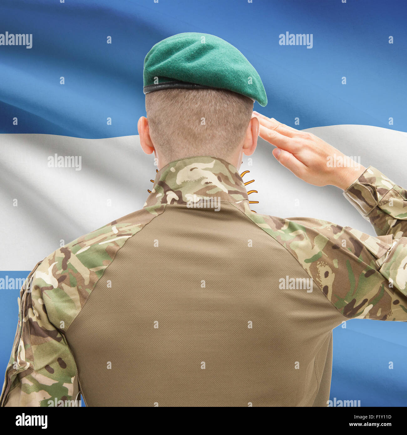 Soldato in hat rivolta bandiera nazionale series - Argentina Foto Stock
