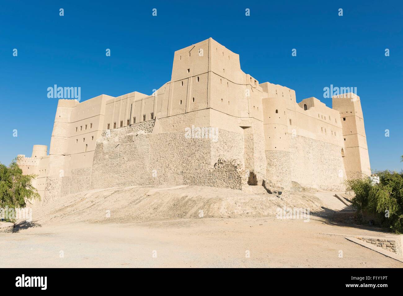 Il sultanato di Oman, gouvernorate di Ad-Dakhiliyah, Bahla Fort, elencato come patrimonio mondiale dell'UNESCO, la fortezza, ai piedi del Djebel Akhdar (o Montagna Verde) in Al montagne Hajar gamma Foto Stock