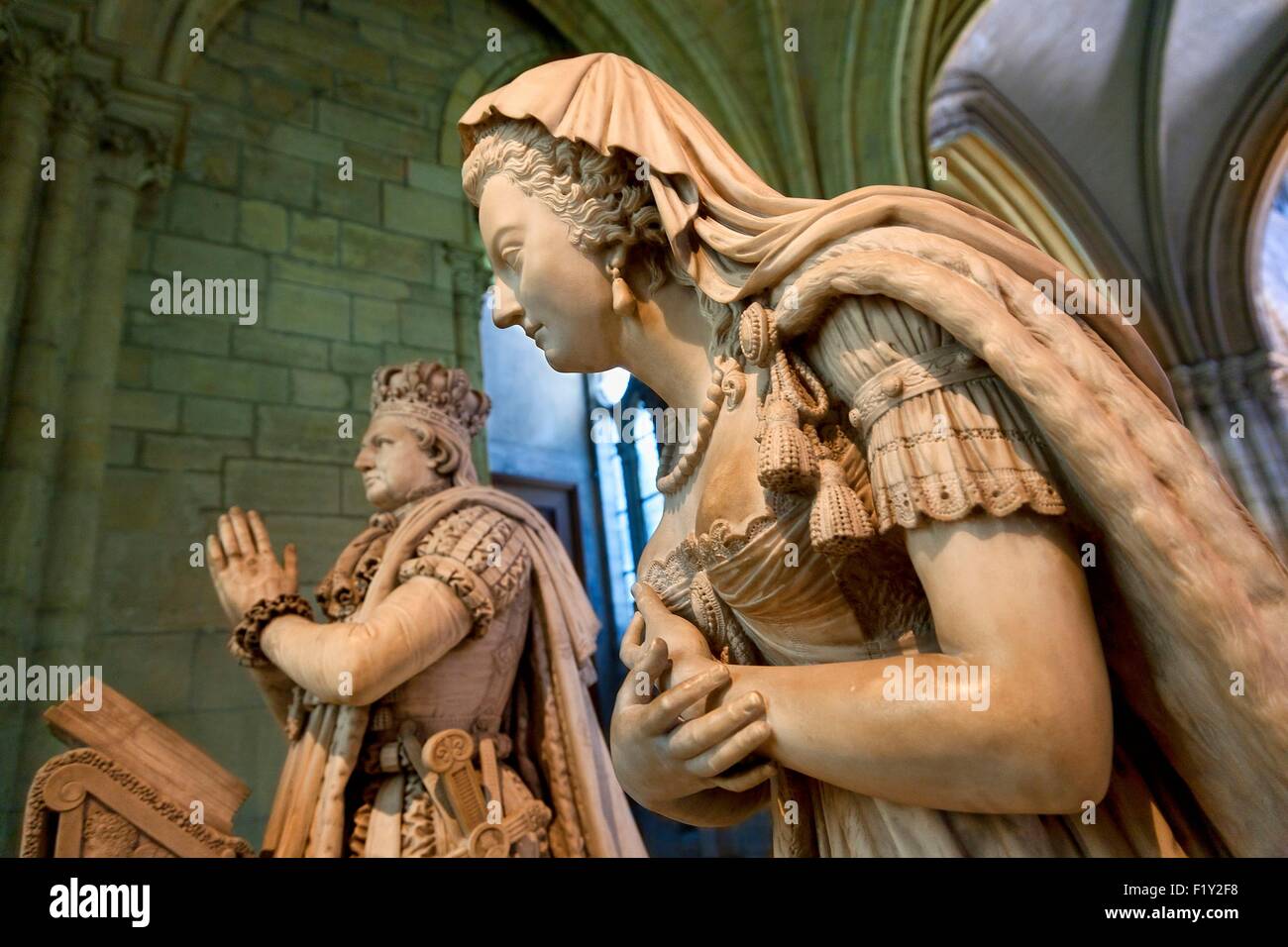 Francia, Seine Saint Denis, Saint Denis, la Basilica di Saint Denis, pregando statue di Louis XVI e Marie Antoinette Foto Stock