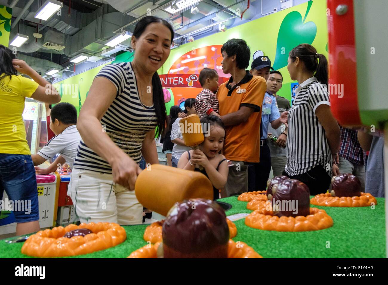 Il Vietnam, Ho Chi Minh City, il centro commerciale Mall, kids area giochi Foto Stock