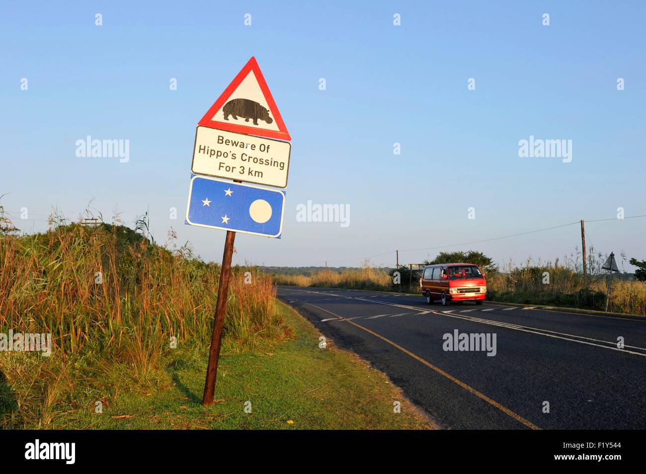 Sud Africa, Kwazulu Natal, St Lucia, estuario del St Lucia, pericolo Ippona cartello stradale Foto Stock