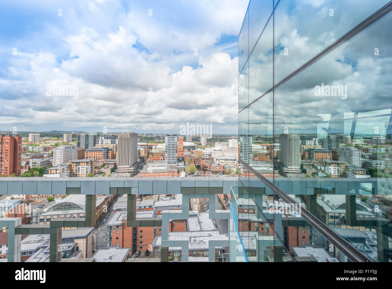 Il Cubo ultimo piano con balcone e vista di Birmingham. Foto Stock