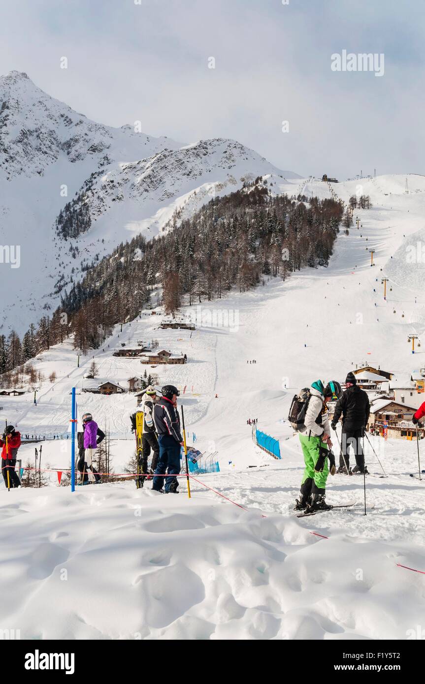 Italia, Val d'Aosta, Courmayeur, Plan Checrouit stazione di neve a 1704 metri Foto Stock