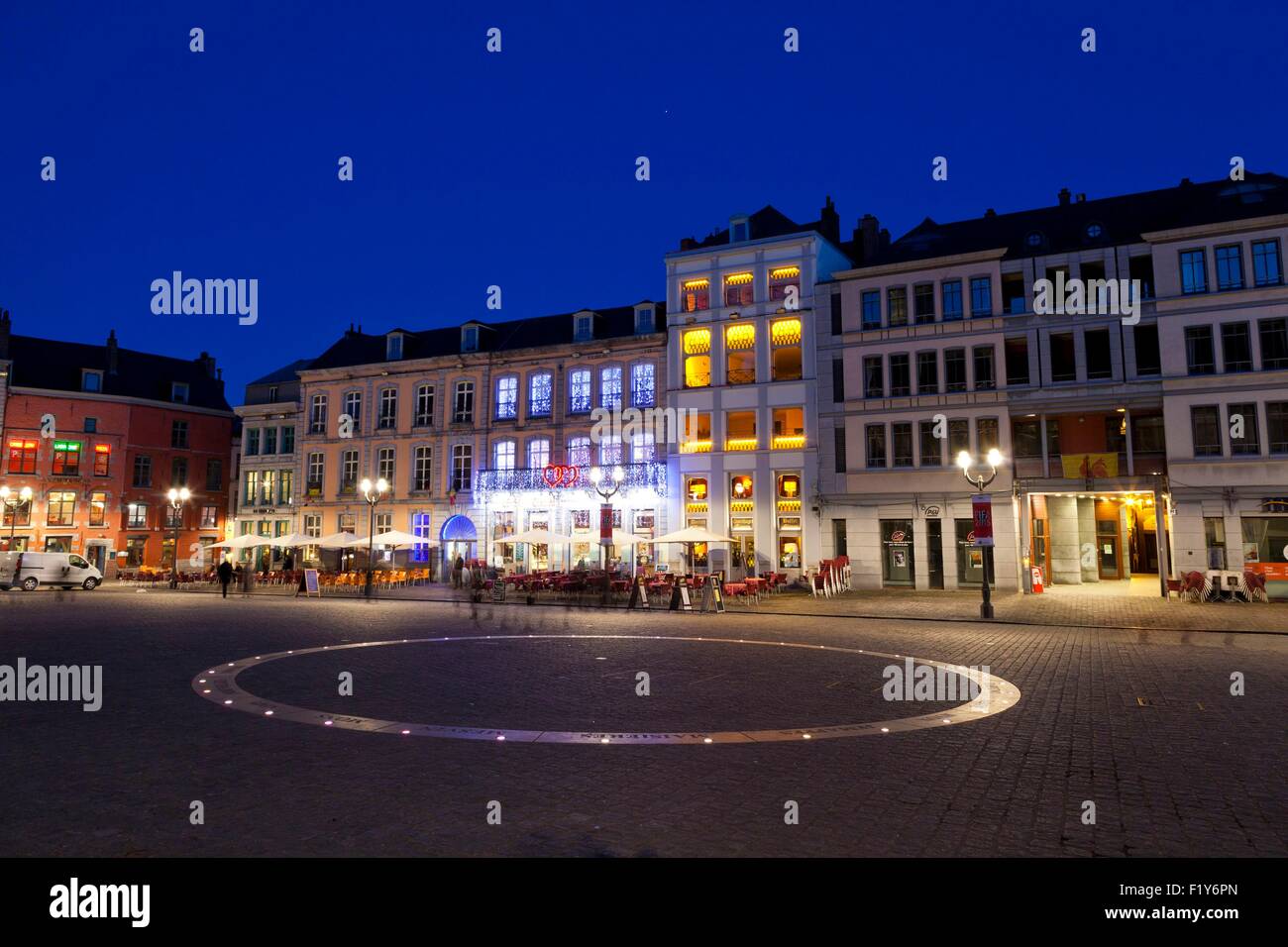 Il Belgio, la Vallonia, della provincia dello Hainaut, Mons, Capitale Europea della Cultura 2015, centro storico, Grand Place Foto Stock