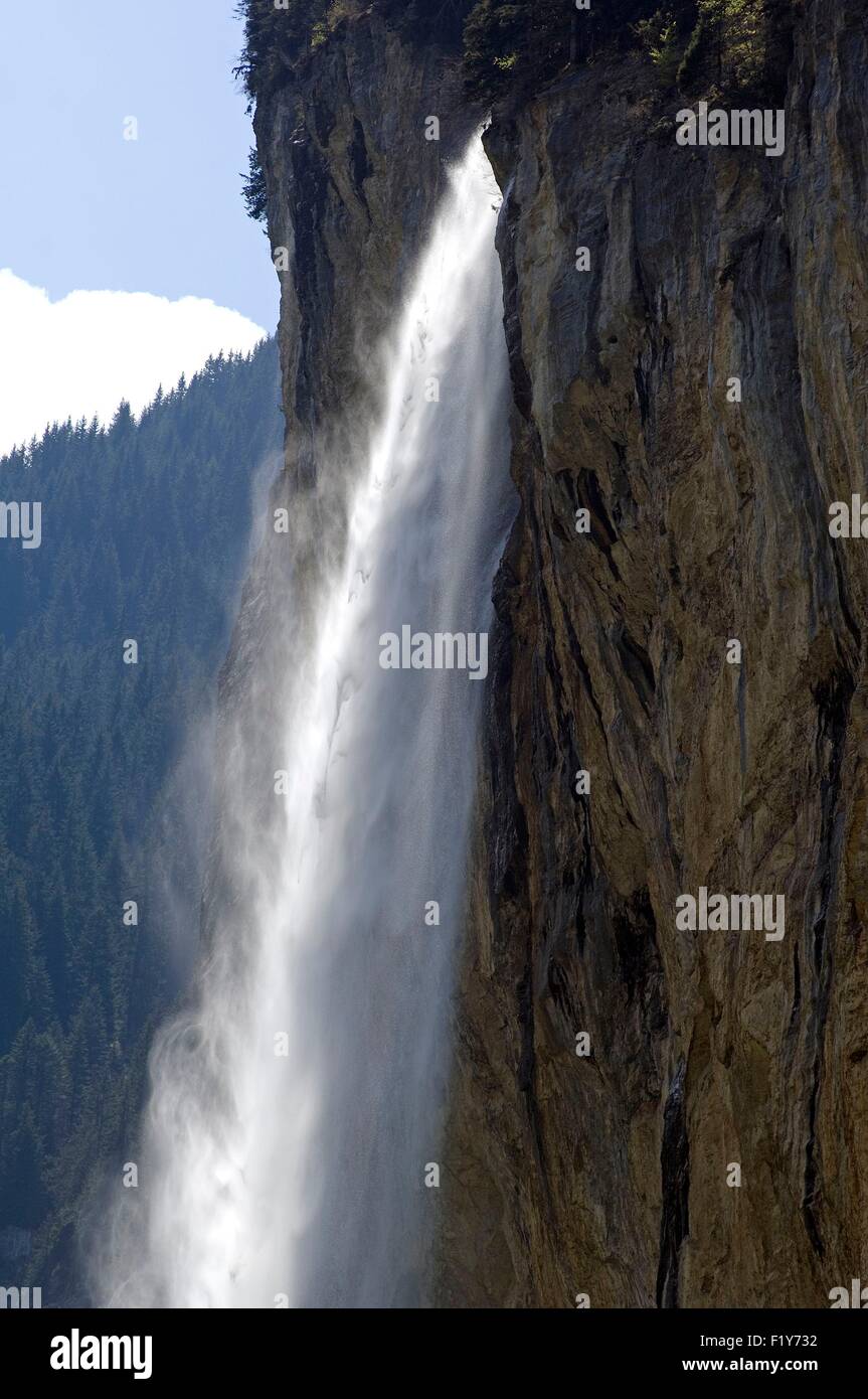 Alpi svizzere, ai piedi della Jungfrau, cascata Foto Stock