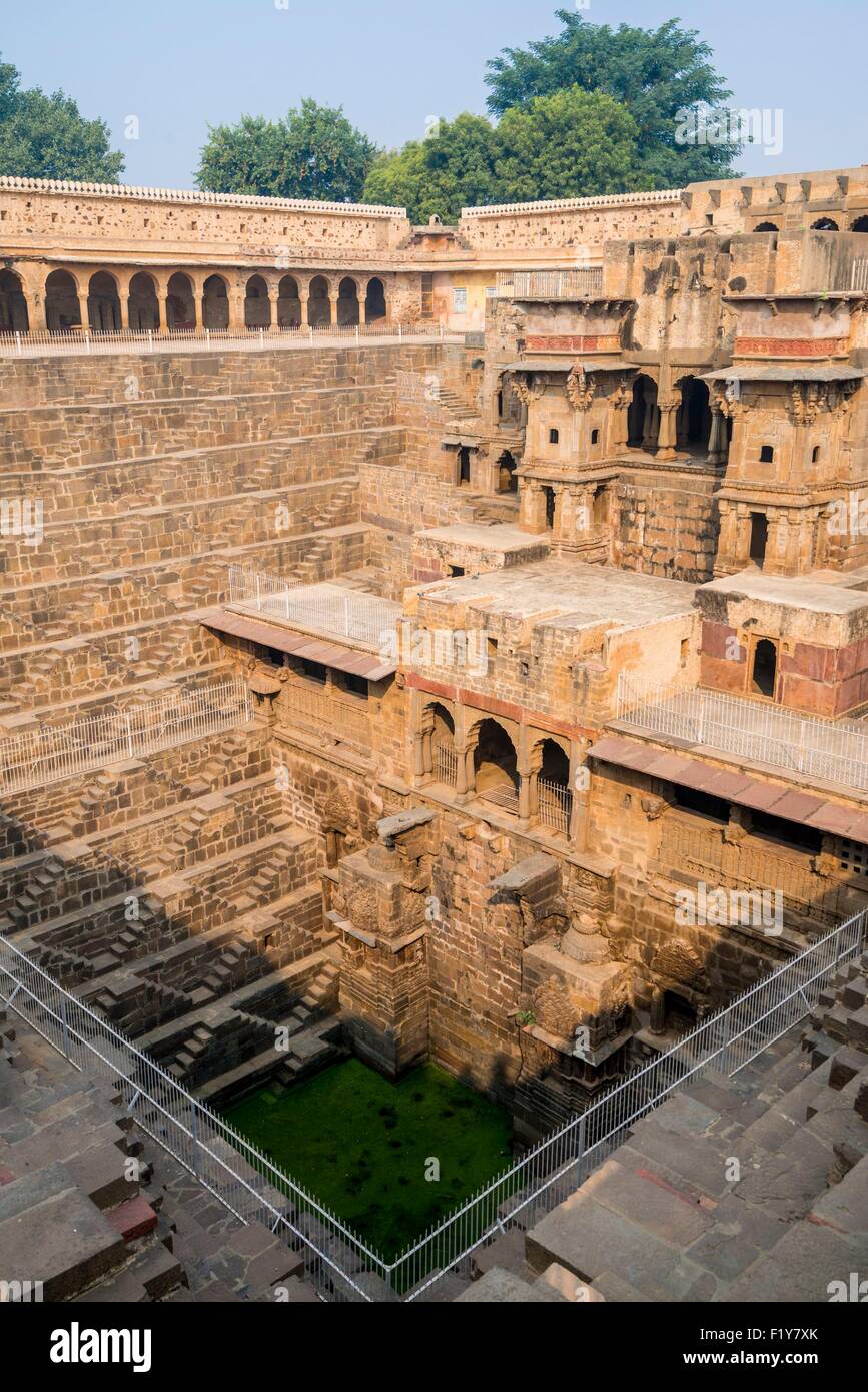 India Rajasthan, Abhaneri, Chand Baori è il più grande stepwell in India Foto Stock