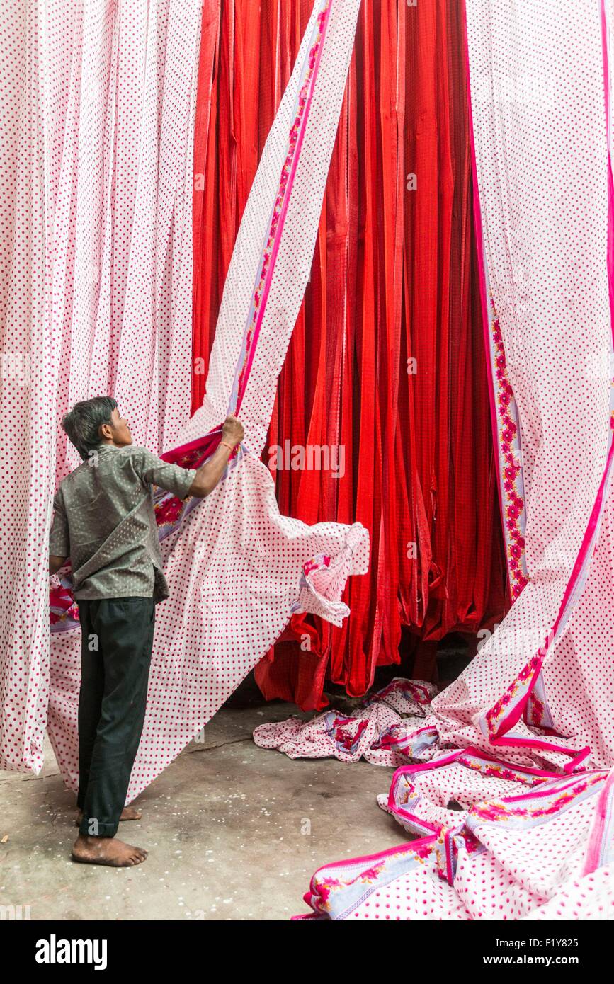 India Rajasthan, pali, la prima città in India per la tintura dei tessuti, l'asciugatura e la piegatura Foto Stock