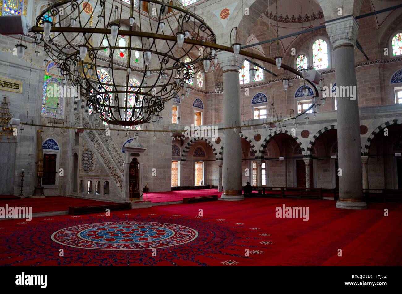 Interni ornati sala da preghiera di Mihrimah la Moschea del Sultano Istanbul Turchia Foto Stock