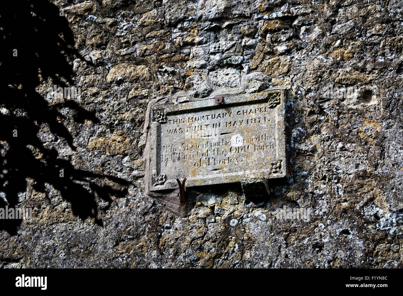 A Thorley, Isle of Wight, è il sito di una chiesa abbandonata nel 1871, adiacente al maniero e Manor Farm, circa 1 miglio di distanza, Foto Stock