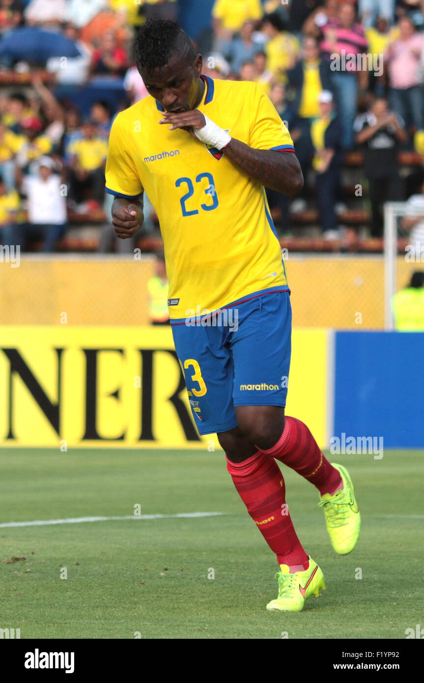 Quito, Ecuador. 8 Sep, 2015. Ecuador Miller Bolanos celebra il suo cliente durante il cordiale incontro internazionale contro l'Honduras al Atahualpa Olympic Stadium di Quito, capitale dell'Ecuador, sul Sett. 8, 2015. Ecuador ha vinto la partita. © Santiago Armas/Xinhua/Alamy Live News Foto Stock