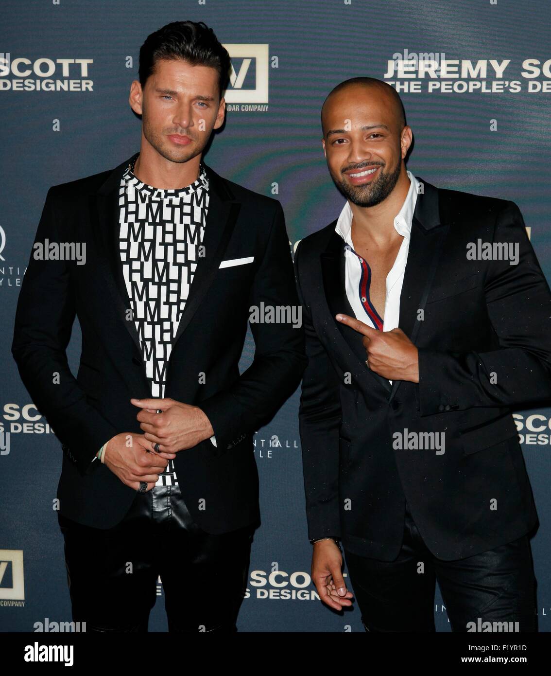 Los Angeles, CA, Stati Uniti d'America. 8 Sep, 2015. Vlad Yudin, Edwin Mejia presso gli arrivi per Jeremy Scott: IL POPOLO DEL DESIGNER Premiere, Cinese TCL 6 teatri (in precedenza Grauman's), Los Angeles, CA 8 settembre 2015. Credito: Emiley Schweich/Everett raccolta/Alamy Live News Foto Stock