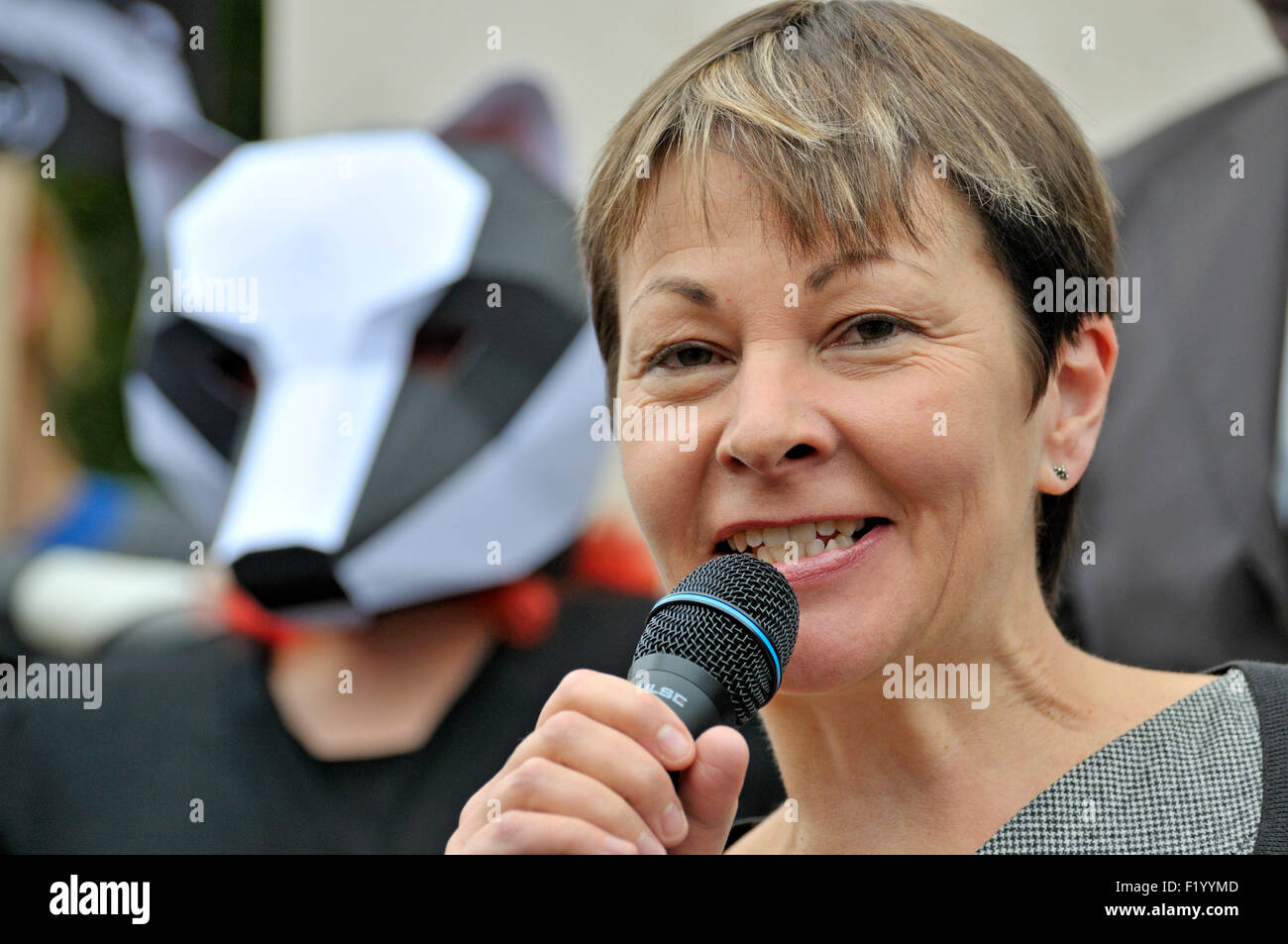Caroline Lucas MP (Partito dei Verdi, Brighton Pavilion) parlando alla protesta contro la mancanza di Badger Cull Policy, Westminster, Foto Stock