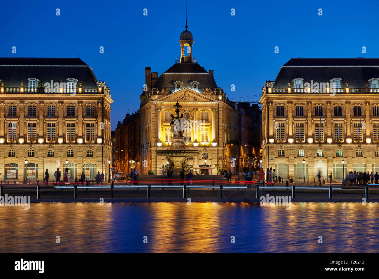 Place de la Bourse di notte, Bordeaux, Gironde, Aquitania, in Francia, in Europa Foto Stock