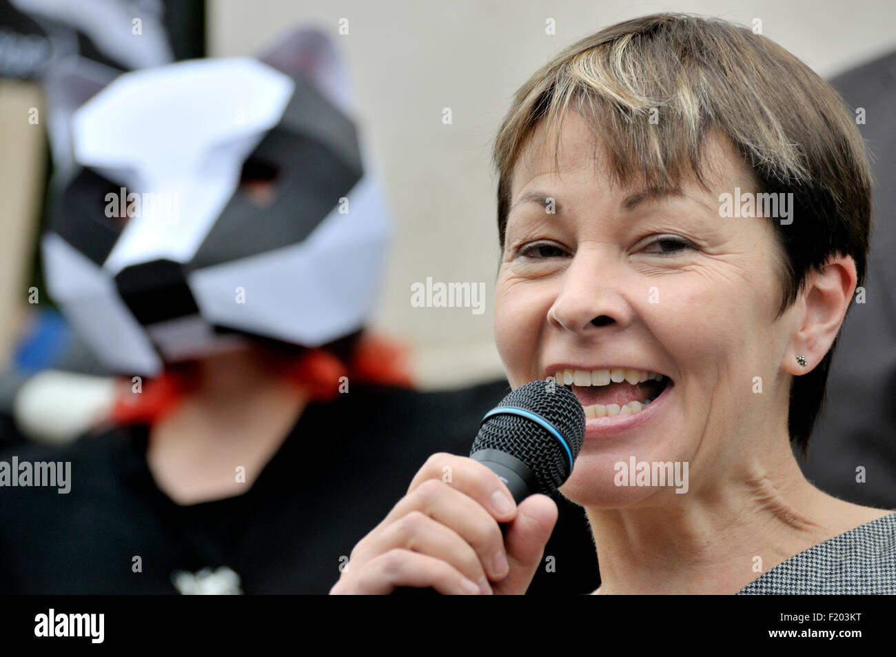 Caroline Lucas MP (Partito dei Verdi, Brighton Pavilion) parlando alla protesta contro la mancanza di Badger Cull Policy, Westminster, Foto Stock