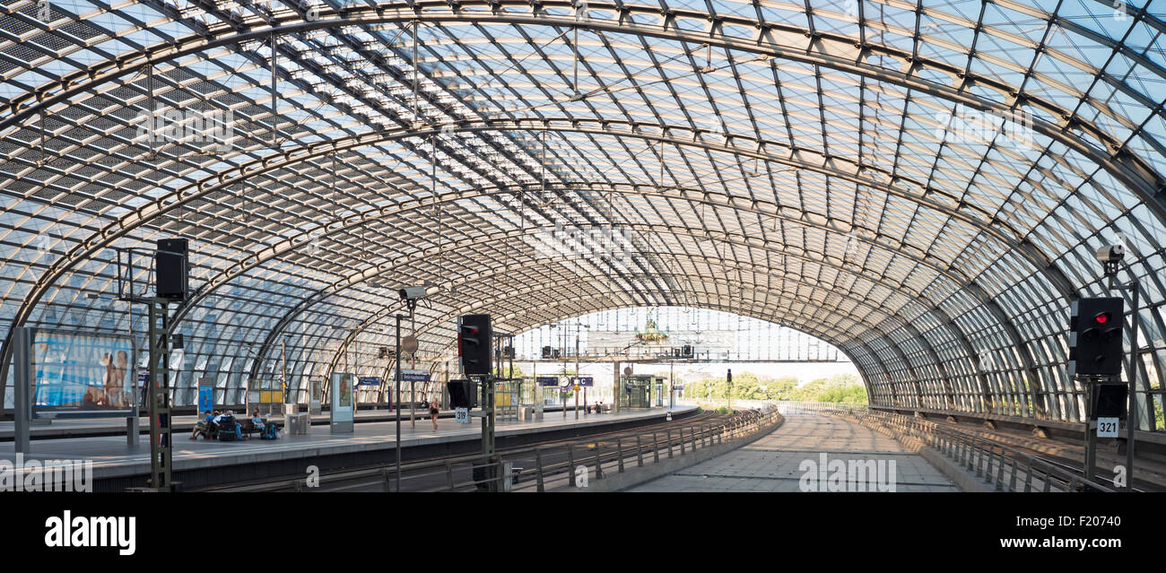 Hauptbahnhof di Berlino Foto Stock