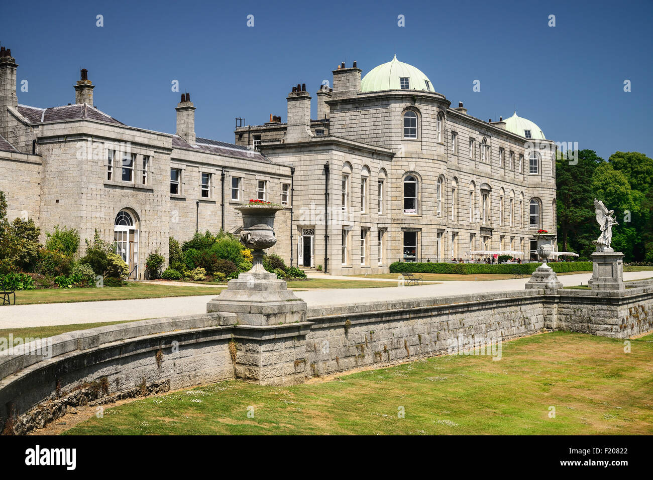 Irlanda, County Wicklow, Enniskerry, al Powerscourt House. Foto Stock