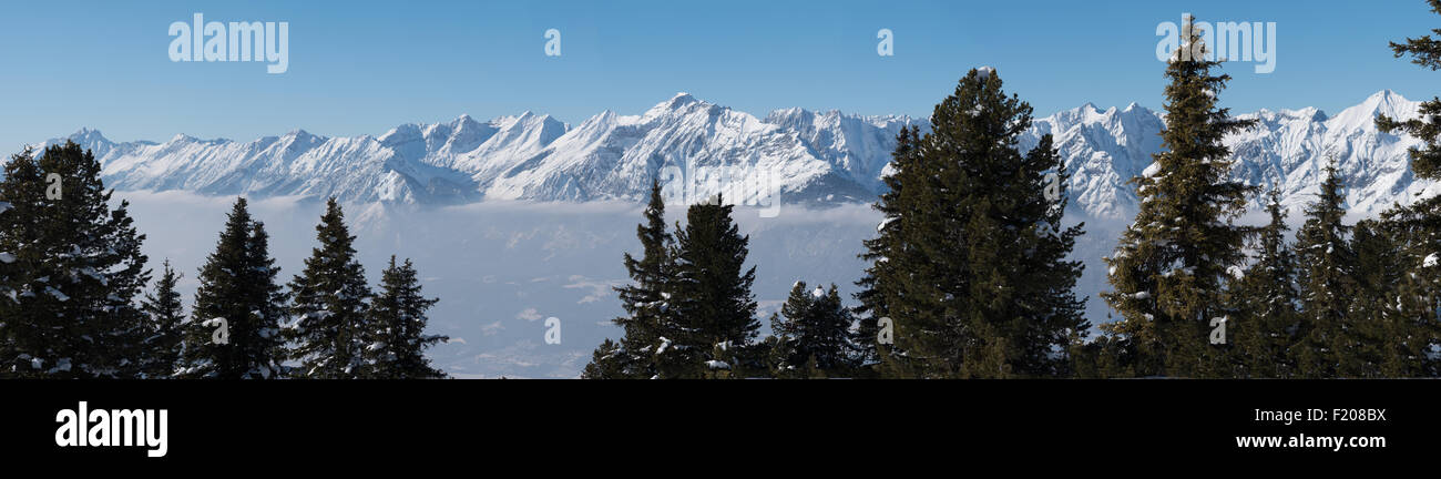 Gipfelkette in den Alpen Foto Stock