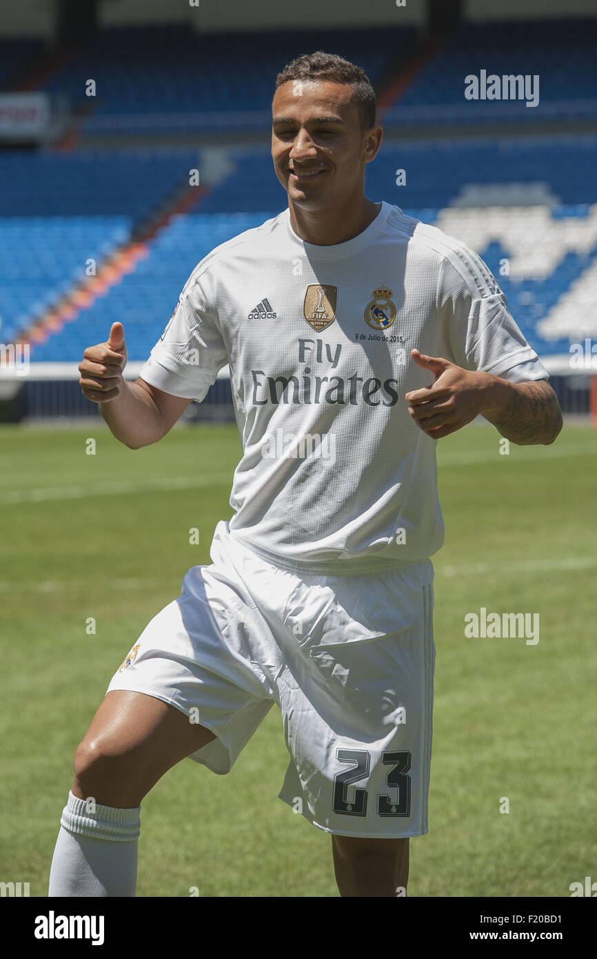 Danilo Luiz da Silva durante la sua presentazione ufficiale come un nuovo Real Madrid giocatore al Estadio Santiago Bernabeu dotate: Danilo Luiz da Silva dove: Madrid, Spagna Quando: 09 Lug 2015 Foto Stock