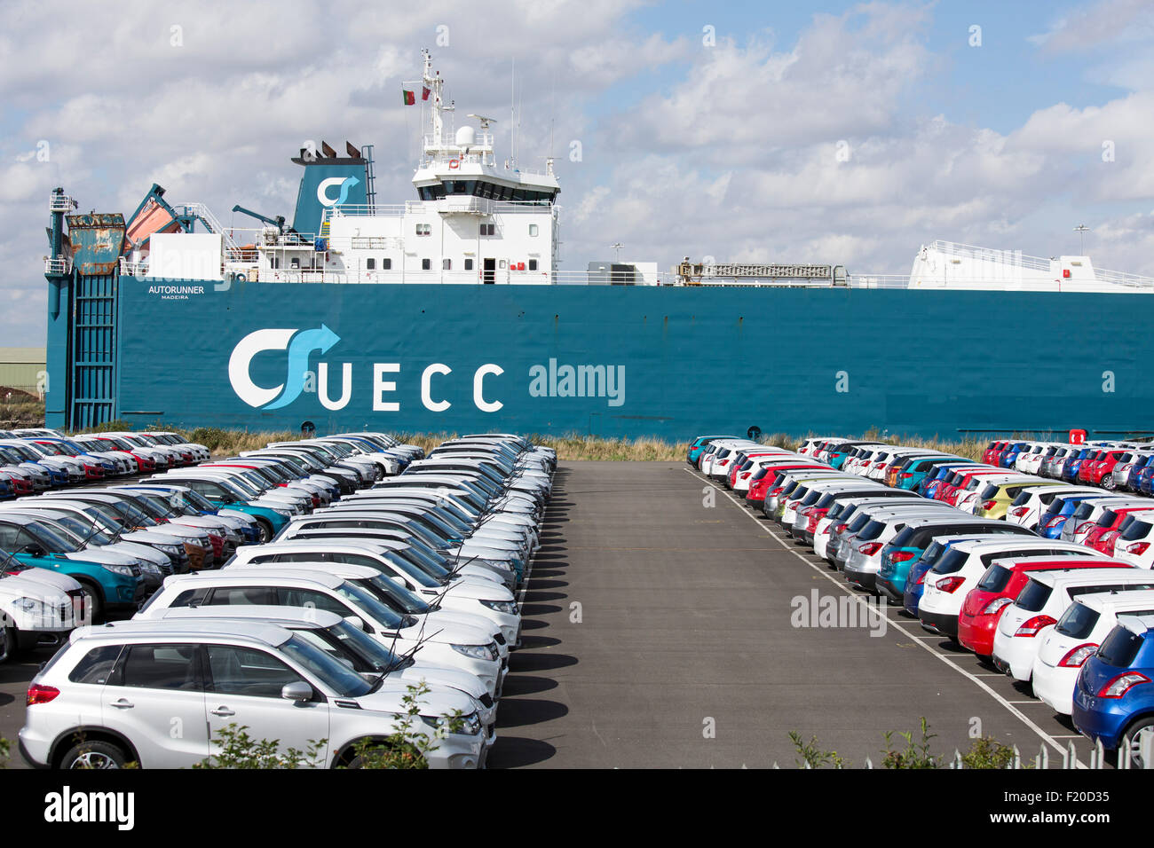 Importati nuovi veicoli Suzuki a Grimsby docks automobili in attesa di essere consegnati ai garage in tutto il Regno Unito Foto Stock