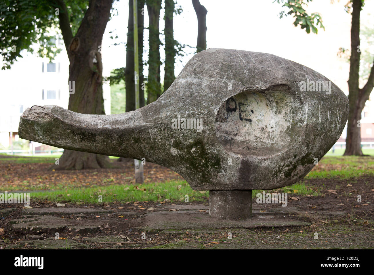 Riprodurre la scultura in cemento di Giovanni Bridgeman installato nel 1960 a Birmingham, grado 2 elencati nel 2015 Foto Stock