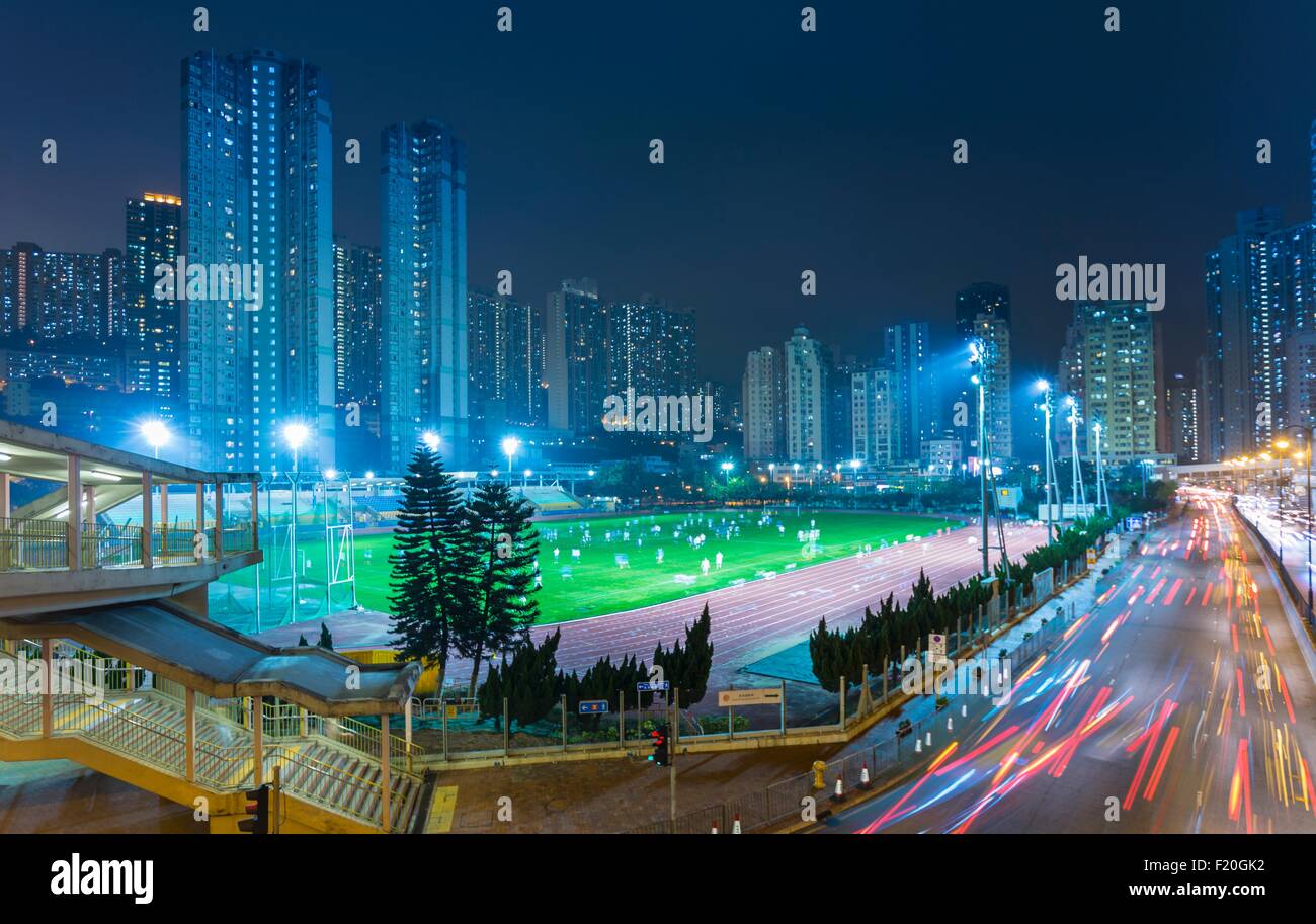 Mongkok edifici di appartamenti e gli sport di terra, Hong Kong, Cina Foto Stock