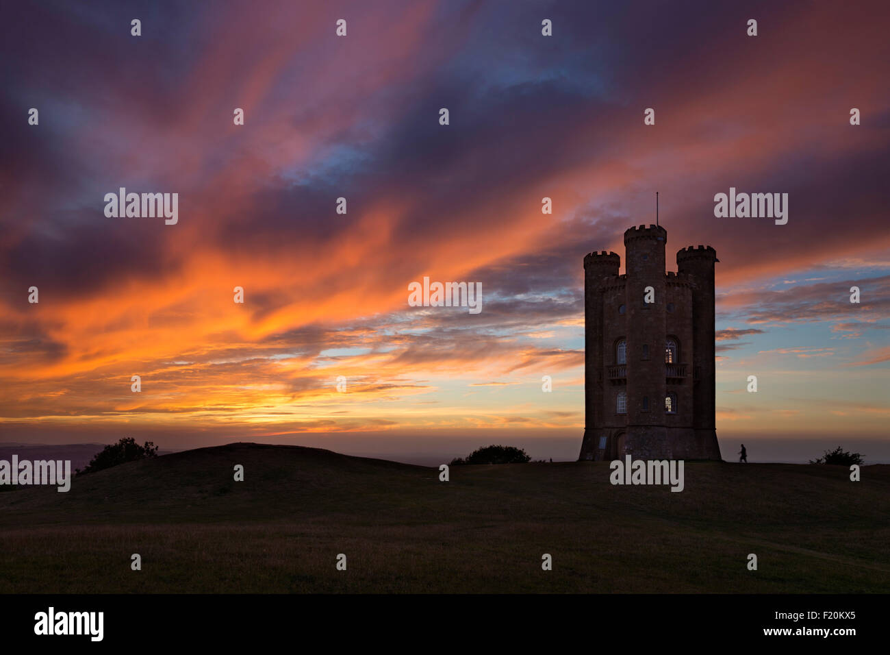Torre di Broadway al tramonto, Broadway, Cotswolds, Worcestershire, England, Regno Unito, Europa Foto Stock