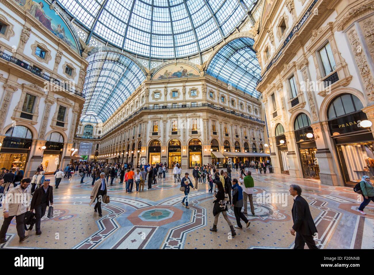 L'Italia, Lombardia, Milano, Vittorio Emanuele II, galleria shopping arcade costruito sul XIX secolo da Giuseppe Mengoni Foto Stock