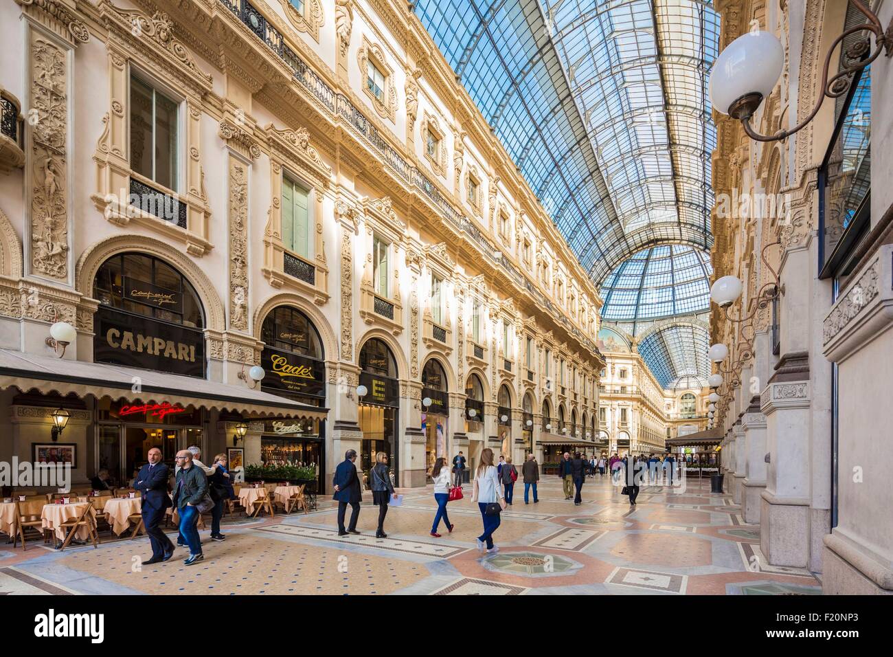 L'Italia, Lombardia, Milano, Vittorio Emanuele II, galleria shopping arcade costruito sul XIX secolo da Giuseppe Mengoni Foto Stock