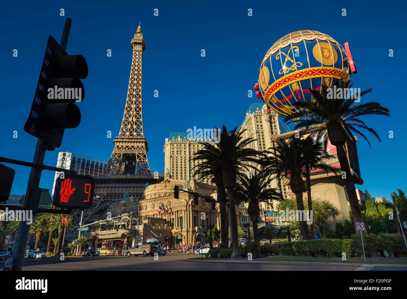 Stati Uniti, Nevada, Las Vegas Strip e Paris-Las Vegas Hotel Foto Stock